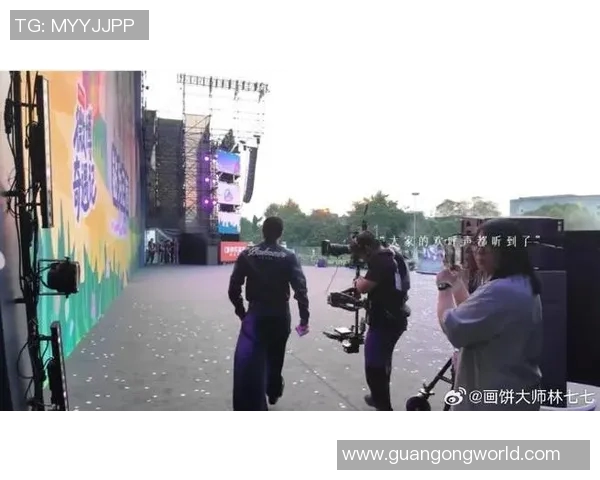 画画与踢足球双栖球星:用艺术和运动诠释多才多艺的人生 画画与踢足球双栖球星:用艺术和运动诠释多才多艺的人生